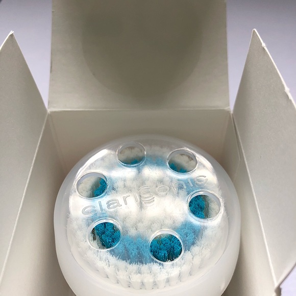 Clarisonic Deep Pore Brushes (2 Pack) - Picture 10 of 13